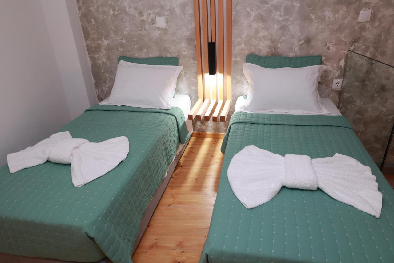 Cane'S Family Guest House Plomari Buitenkant foto