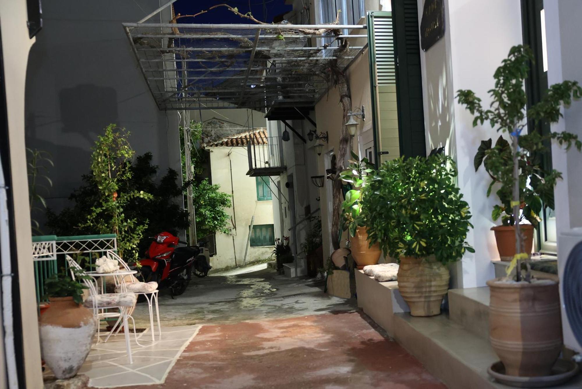 Cane'S Family Guest House Plomari Buitenkant foto